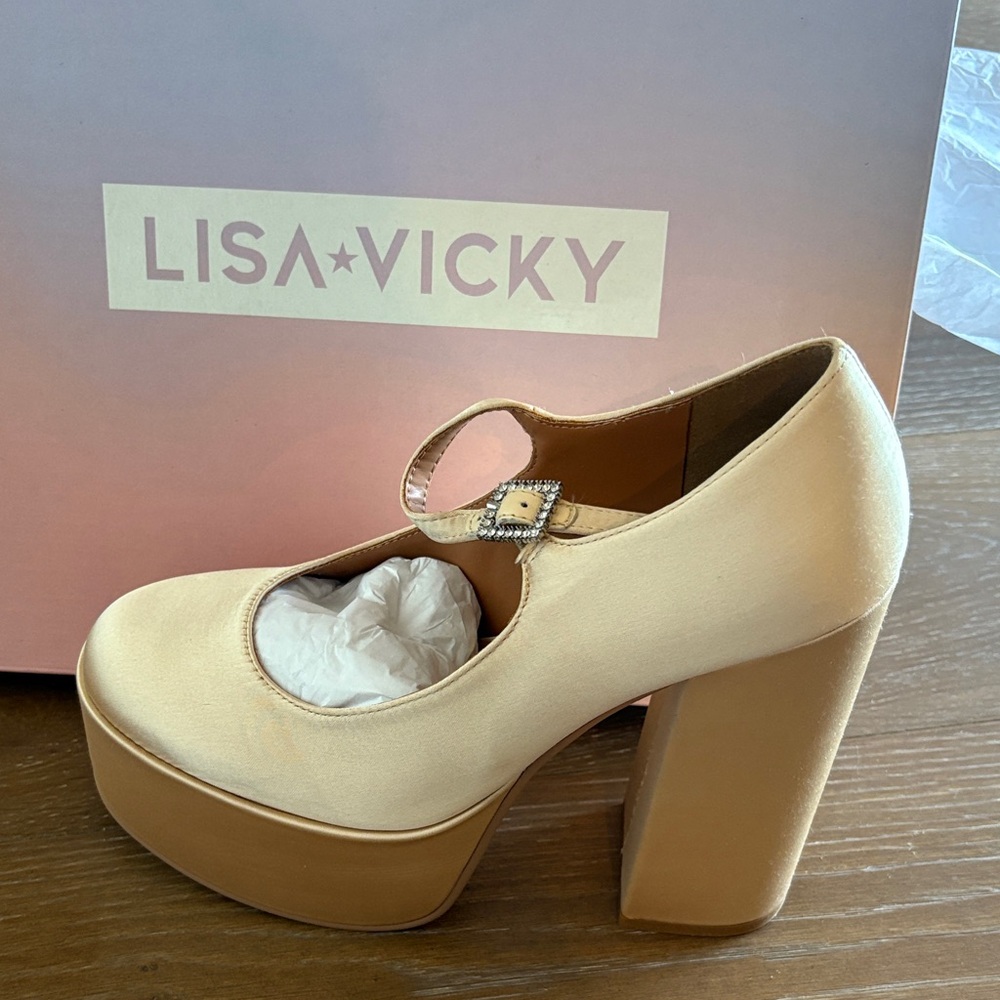 Lisa Vicky Beige Platform Shoes